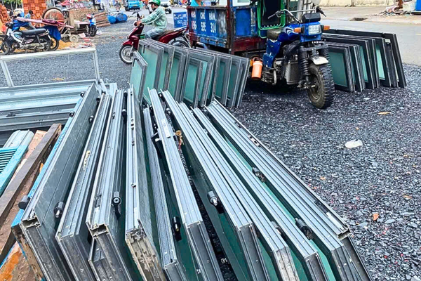 THU MUA CỬA NHÔM CŨ GIÁ CAO