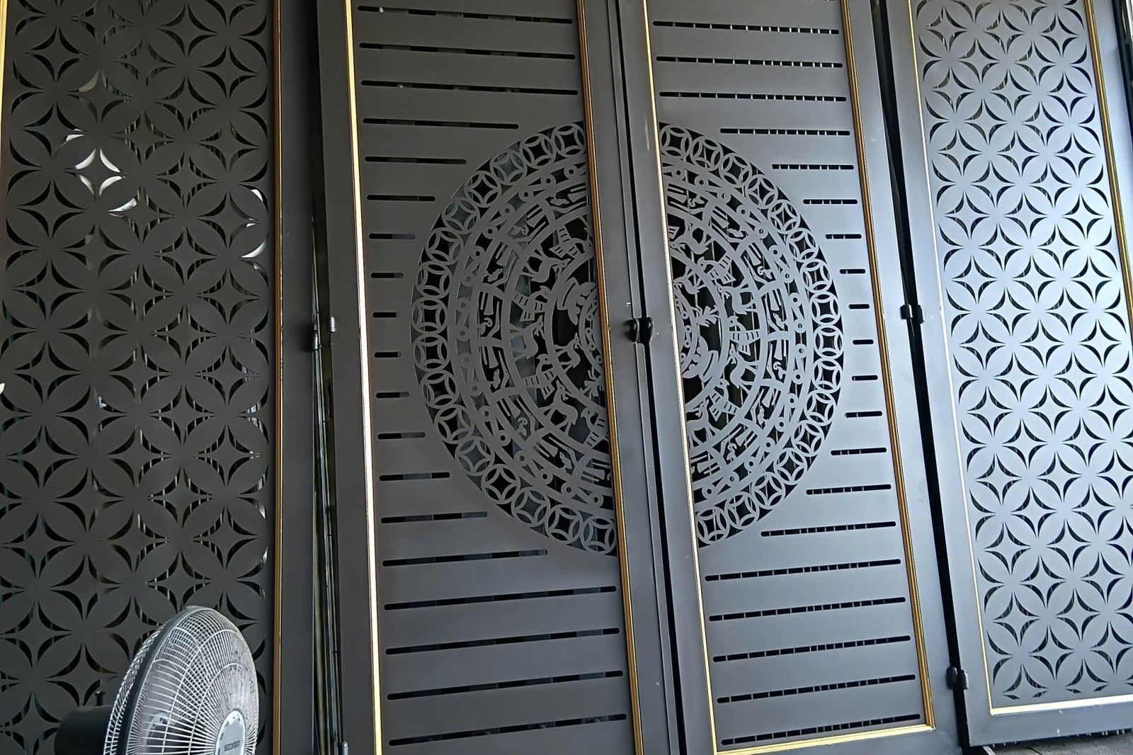 BÁN CỬA CỔNG CNC THANH LÝ