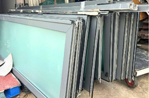 THU MUA CỬA NHÔM CŨ GIÁ CAO TẠI NHÀ
